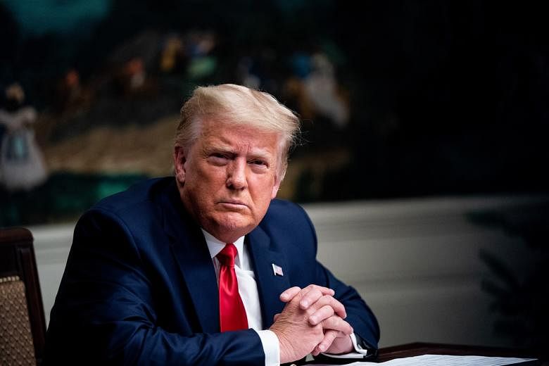 Trump menekan Facebook, perisai hukum Twitter saat hari-hari berkurang