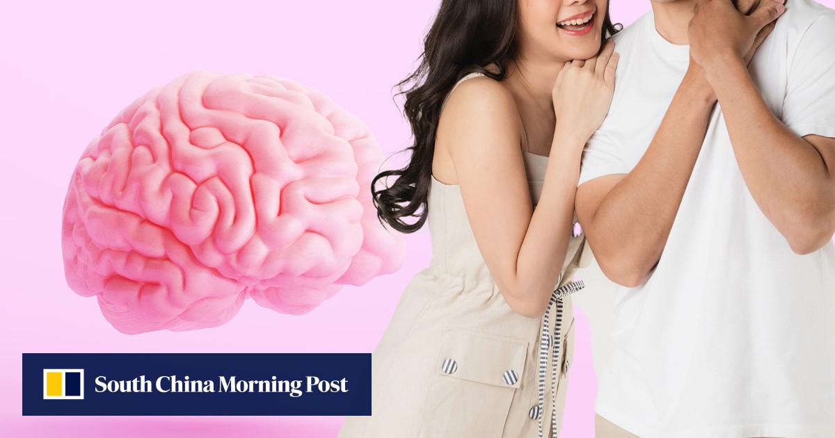 Gadis remaja China yang menelepon pacar 100 kali sehari didiagnosis dengan ‘otak cinta’ menarik perhatian besar secara online