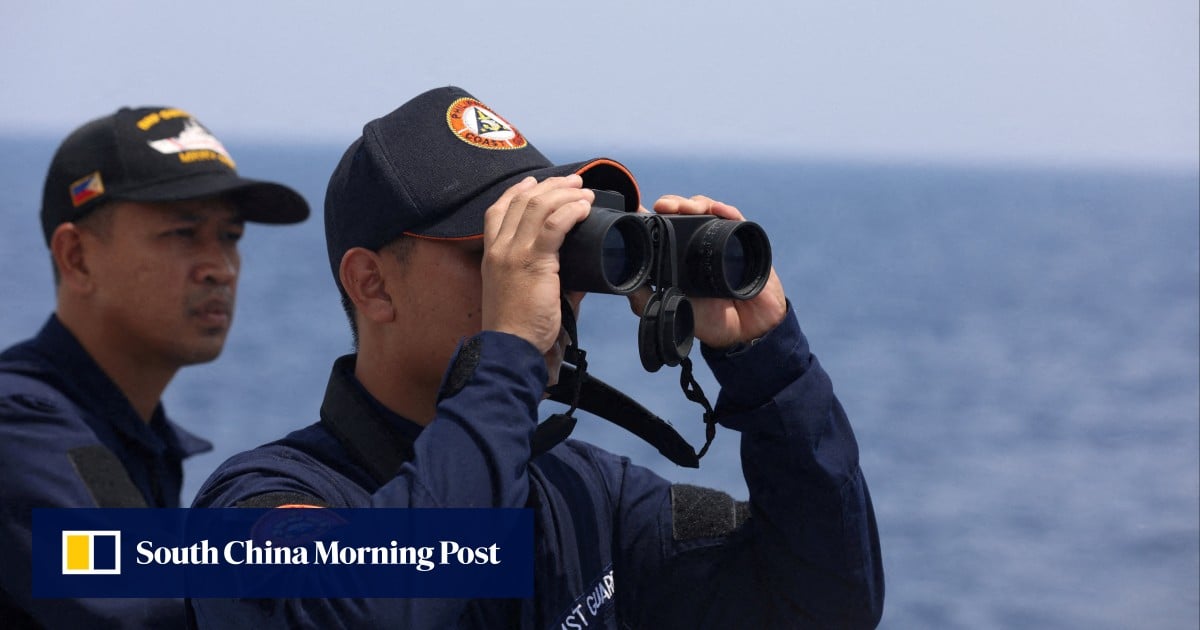 Pendaftaran kontroversial 36 warga negara Tiongkok oleh unit tambahan Pasukan Penjaga Pantai Filipina dapat ditelusuri ke sikap masa lalu yang lebih lunak terhadap Beijing